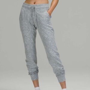 Lululemon Ready to Rulu Jogger 7/8
Speckle Spritz Jacquard Rhino Grey Size 8